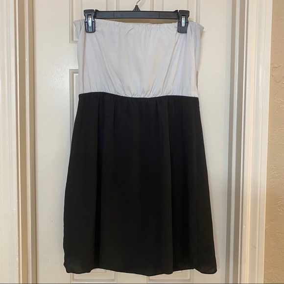 Express Strapless Dress - Picture 3 of 6